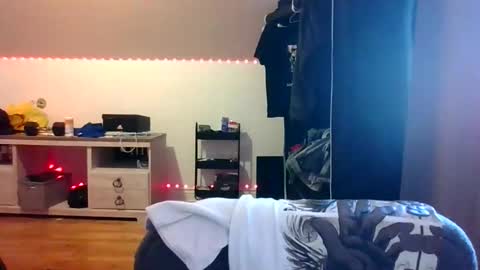 ezzteban935 online show from April 18, 7:07 pm