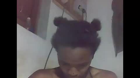 Snapshot of falielyse chatting on October 21, 8:08 am falielyse online show from October 21, 8:08 am