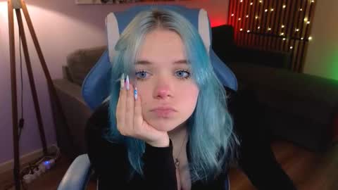 Bella online show from October 15, 2:07 pm