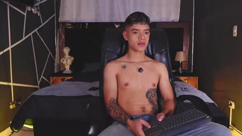 Snapshot of farid_jake_ chatting on January 11, 6:03 am farid_jake_ online show from January 11, 6:03 am