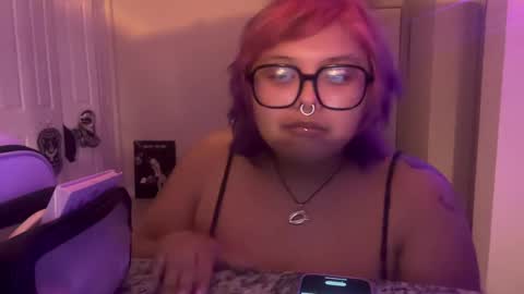 fartgirl06 online show from December 12, 5:52 am