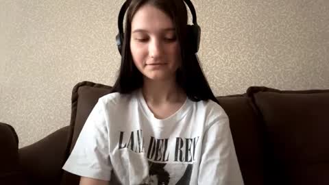 Snapshot of faustinabartosh chatting on October 17, 7:12 am Aurora 18yo online show from October 17, 7:12 am
