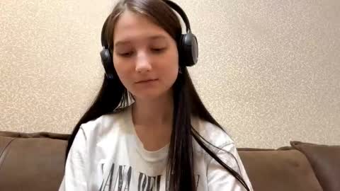 Snapshot of faustinabartosh chatting on October 18, 10:08 am Aurora 18yo online show from October 18, 10:08 am