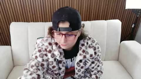 Feelena online show from February 19, 6:18 pm