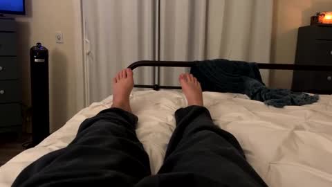 FEETOMINES online show from December 9, 3:07 am