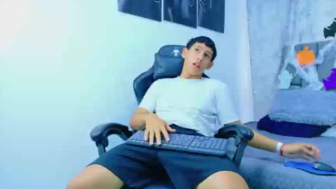 felipehot_gonzales online show from October 27, 12:49 pm