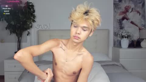 Snapshot of felix_rey chatting on September 18, 2:32 pm Felix online show from September 18, 2:32 pm