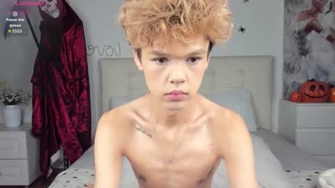Snapshot of felix_rey chatting on October 18, 9:35 am Felix online show from October 18, 9:35 am