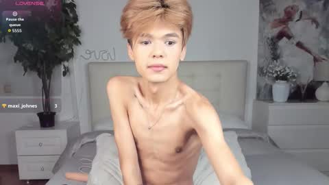 Snapshot of felix_rey chatting on October 11, 8:34 pm Felix online show from October 11, 8:34 pm