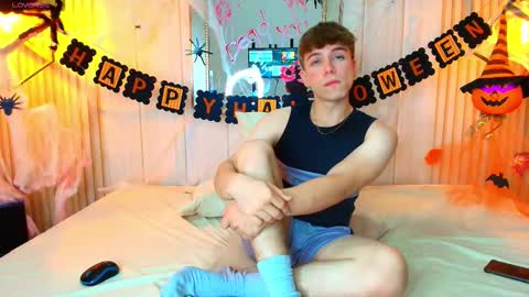 Femboy Max online show from October 23, 12:17 pm