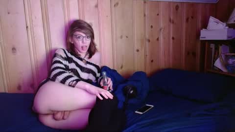 Snapshot of femboyflowers chatting on March 3, 5:09 am femboyflowers online show from March 3, 5:09 am