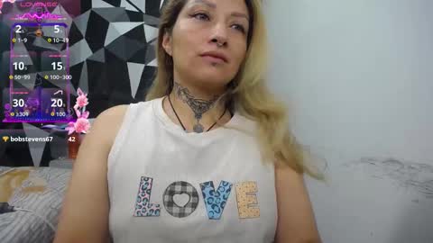 Snapshot of fenix_purple chatting on September 25, 2:40 am FENIX online show from September 25, 2:40 am