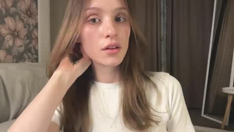 Lisa online show from April 6, 1:23 pm