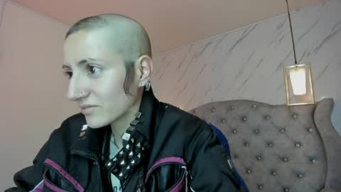   online show from March 29, 12:18 pm