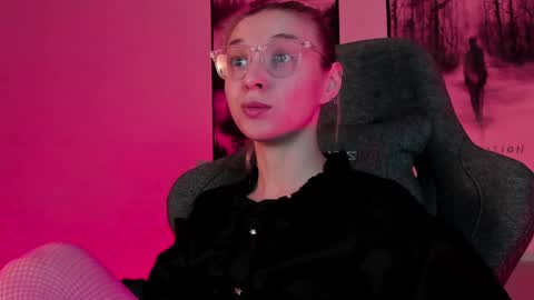 cap and Lana  online show from March 7, 2:15 am