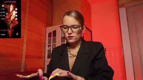 Lady online show from December 14, 1:17 pm