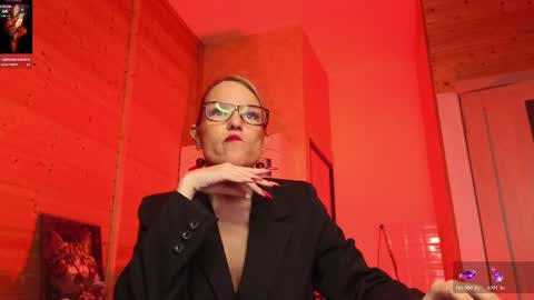 Lady online show from April 7, 4:09 pm