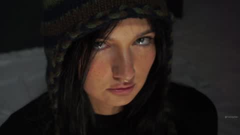 finleyfae online show from October 23, 5:14 pm