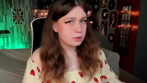 fiora online show from April 18, 7:43 am