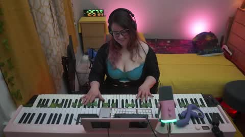 Lio Roxy online show from February 12, 5:55 am