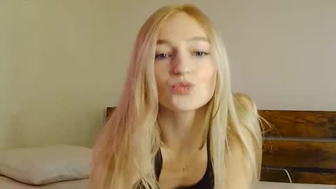 flowergirl online show from October 26, 8:52 pm