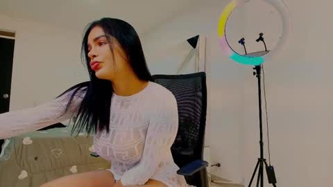 fitnessmommyy online show from October 4, 4:49 pm