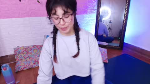 Snapshot of flora_blue chatting on October 1, 12:37 pm flora_blue online show from October 1, 12:37 pm