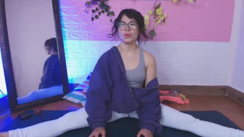 Snapshot of flora_blue chatting on September 24, 12:01 pm flora_blue online show from September 24, 12:01 pm