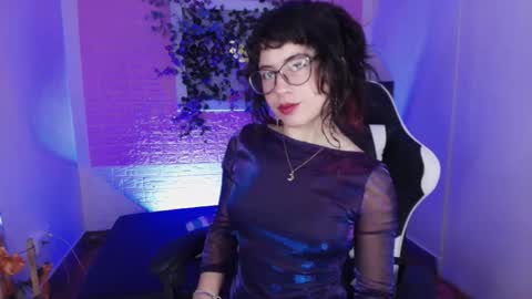 Snapshot of flora_blue chatting on October 13, 11:56 am flora_blue online show from October 13, 11:56 am
