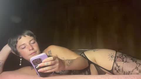 Snapshot of flowergirl448844 chatting on December 7, 4:04 am Flowergirl online show from December 7, 4:04 am