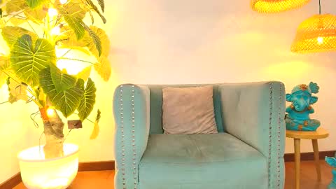  FLUFFY BUBBLE  online show from October 24, 5:30 am