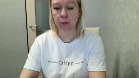 forever_smilex online show from February 12, 6:19 am