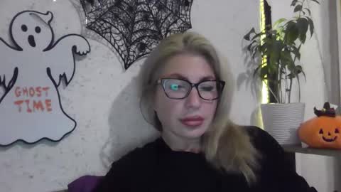 fox_red_lady7 online show from October 28, 7:37 pm