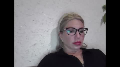 fox_red_lady7 online show from April 19, 8:44 pm