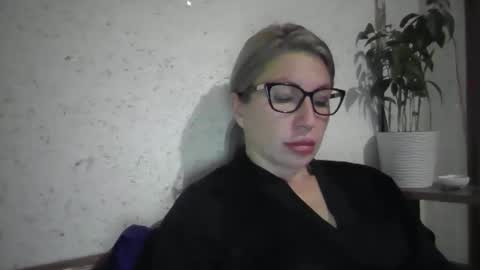 fox_red_lady7 online show from November 13, 8:00 pm