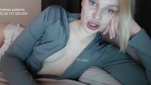 i am your baby Alien  online show from November 13, 7:49 pm