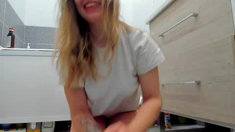 Foxy online show from April 17, 12:57 am