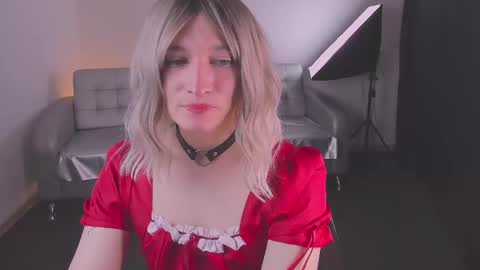 Sue online show from February 8, 9:36 pm