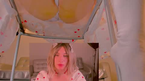 Sue online show from February 10, 9:04 pm