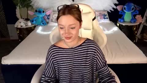 Snapshot of foxymayy chatting on October 2, 2:05 pm Maya online show from October 2, 2:05 pm