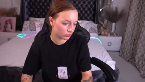 Snapshot of foxymayy chatting on September 23, 4:12 pm Maya online show from September 23, 4:12 pm