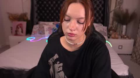 Snapshot of foxymayy chatting on September 22, 2:21 pm Maya online show from September 22, 2:21 pm