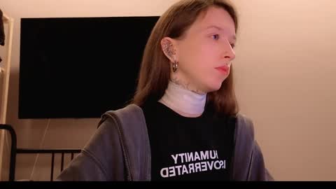 fran_bow online show from April 9, 11:21 pm