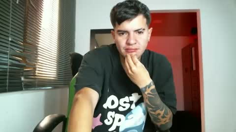 Snapshot of franccesco_699 chatting on October 12, 3:48 pm franccesco_699 online show from October 12, 3:48 pm