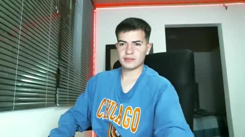Snapshot of franccesco_699 chatting on February 9, 1:00 am franccesco_699 online show from February 9, 1:00 am