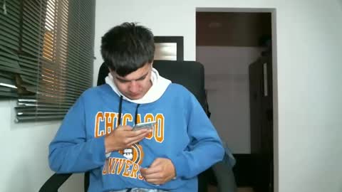 Snapshot of franccesco_699 chatting on October 6, 10:16 pm franccesco_699 online show from October 6, 10:16 pm
