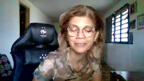 Snapshot of francelune chatting on October 20, 12:32 pm francelune online show from October 20, 12:32 pm