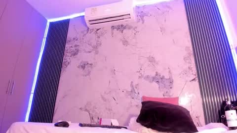 Laura online show from October 23, 9:59 pm