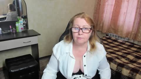 Snapshot of fraumartha chatting on February 15, 1:16 pm FrauMartha online show from February 15, 1:16 pm