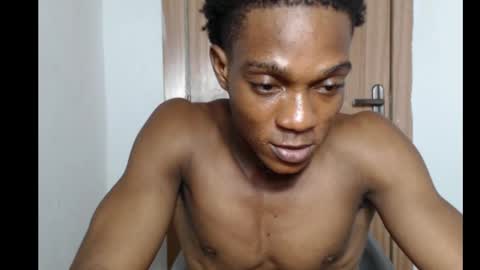 freakyslut30 online show from February 13, 11:15 pm